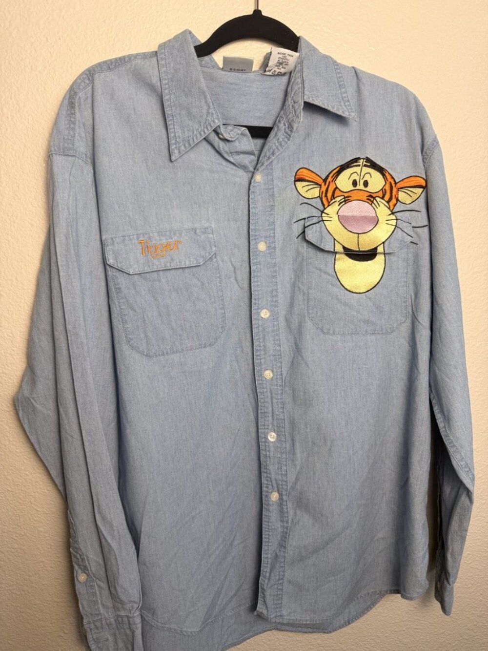 VTG The Disney Catalog Tigger Embroidered Denim Chambray Button Up Shirt Sz L